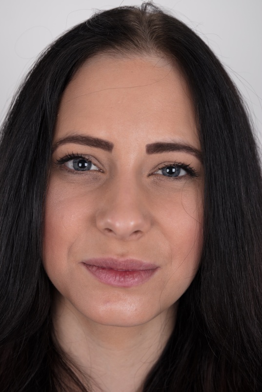 1. Download full pics of Lucie (21) from czechcasting.com