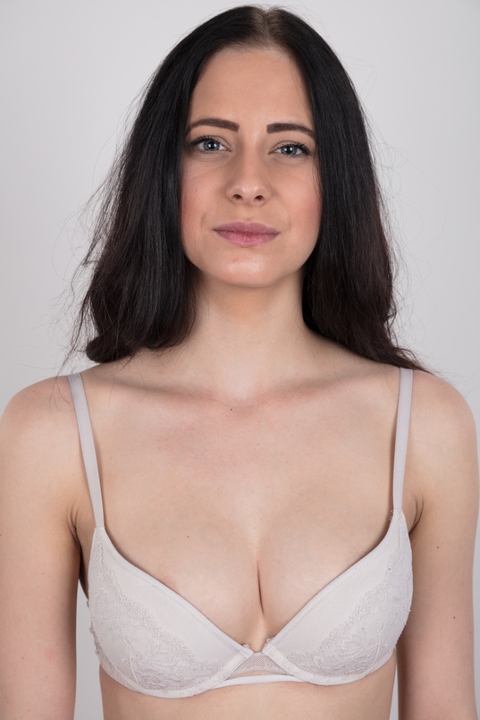 5. Download full pics of Lucie (21) from czechcasting.com