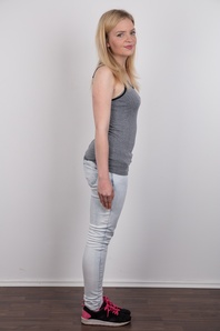 3. Download full pics of Michaela (18) from czechcasting.com