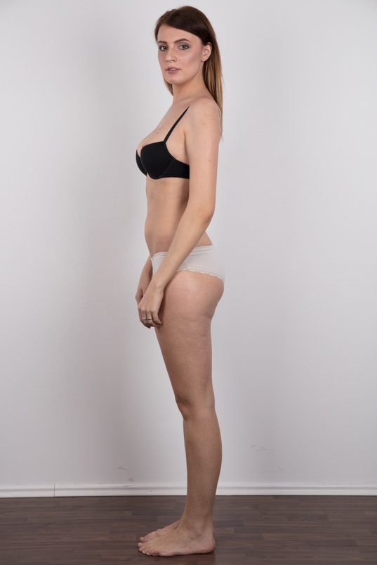 7. Download full pics of Klara (21) from czechcasting.com