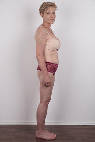 5. Download full pics of model Milena (53) from czechcasting.com