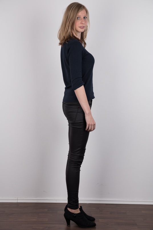 3. Download full pics of Daniela (22) from czechcasting.com