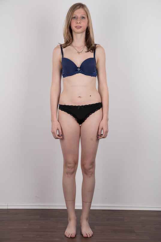 7. Download full pics of Daniela (22) from czechcasting.com