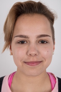 1. Download full pics of Michaela (18) from czechcasting.com