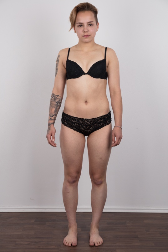 5. Download full pics of Michaela (18) from czechcasting.com