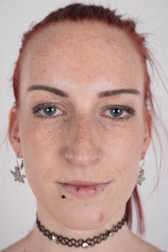 1. Download full pics of Paja (22) from czechcasting.com