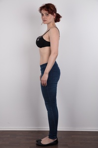 4. Download full pics of Kamila (35) from czechcasting.com