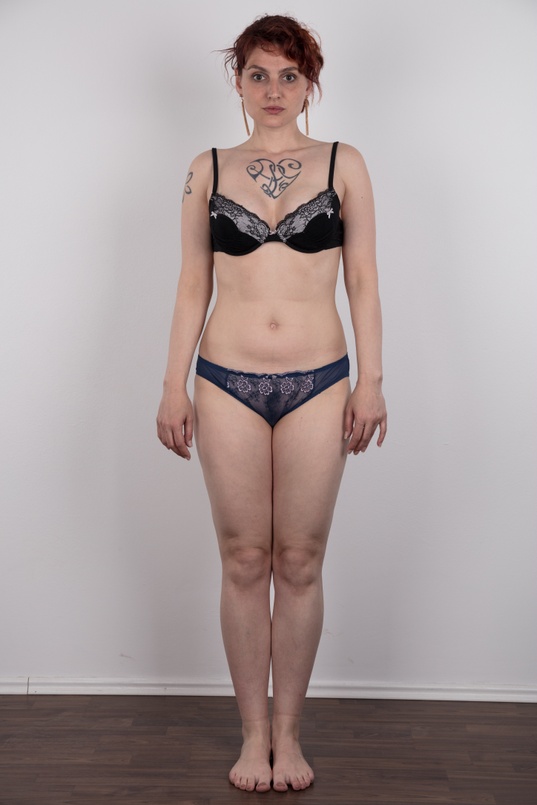 6. Download full pics of Kamila (35) from czechcasting.com