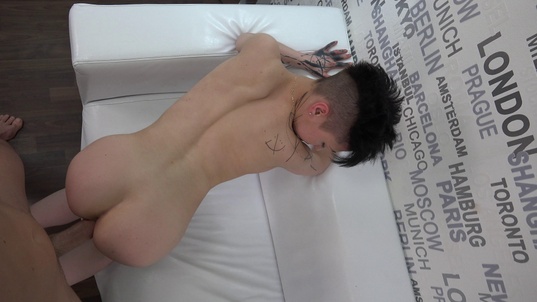 7. Download full pics of Alina (19) from czechcasting.com