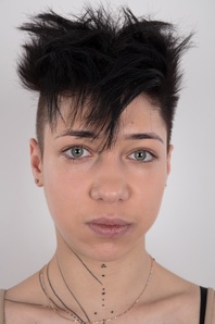 1. Download full pics of Alina (19) from czechcasting.com