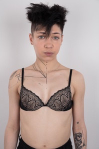 5. Download full pics of Alina (19) from czechcasting.com