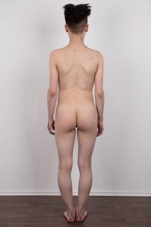 16. Download full pics of model Alina (19) from czechcasting.com