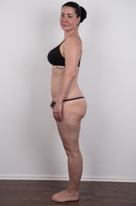 8. Download full pics of Zuzana (35) from czechcasting.com