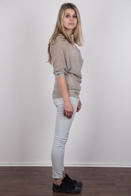 3. Download full pics of Nikola (19) from czechcasting.com