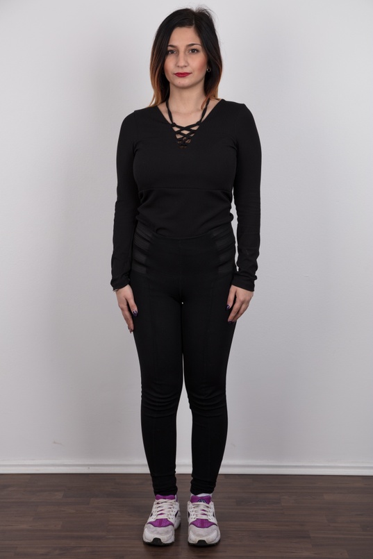 2. Download full pics of Nikola (18) from czechcasting.com