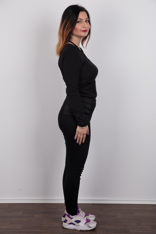 3. Download full pics of Nikola (18) from czechcasting.com