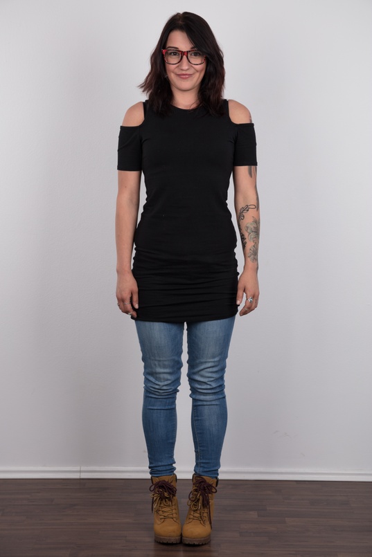 2. Download full pics of Andrea (25) from czechcasting.com