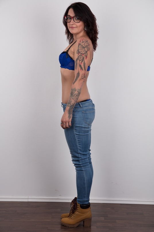 4. Download full pics of Andrea (25) from czechcasting.com