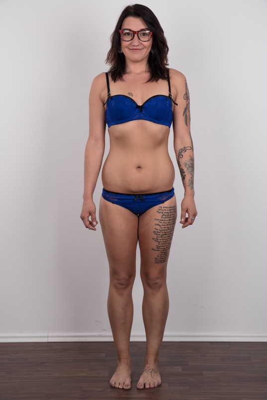 6. Download full pics of Andrea (25) from czechcasting.com