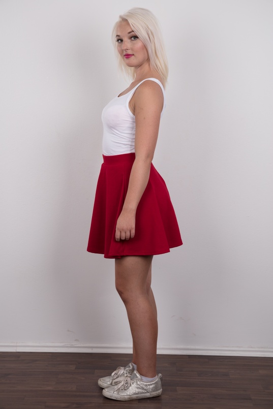 4. Download full pics of Stepanka (21) from czechcasting.com