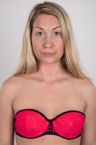 4. Download full pics of Aneta (28) from czechcasting.com