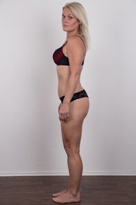 7. Download full pics of Simona (27) from czechcasting.com