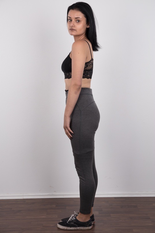 4. Download full pics of Tereza (18) from czechcasting.com