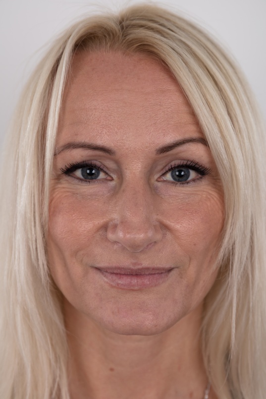 1. Download full pics of Milena (43) from czechcasting.com