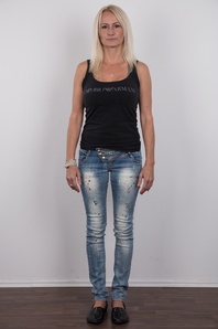 2. Download full pics of Milena (43) from czechcasting.com