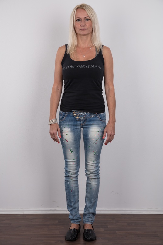 2. Download full pics of Milena (43) from czechcasting.com