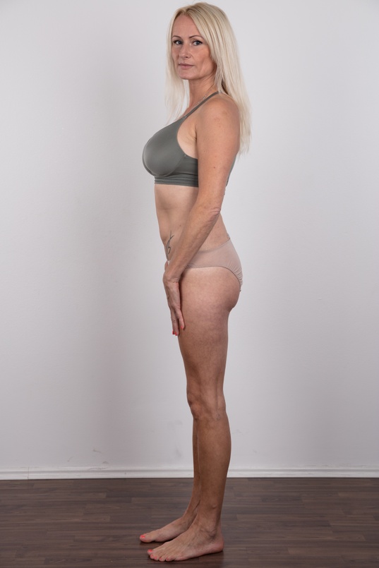 7. Download full pics of Milena (43) from czechcasting.com