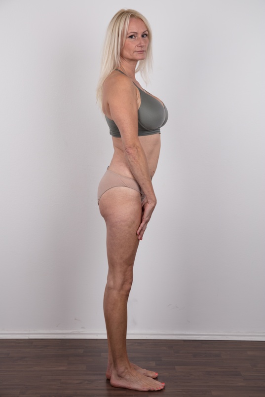 8. Download full pics of Milena (43) from czechcasting.com