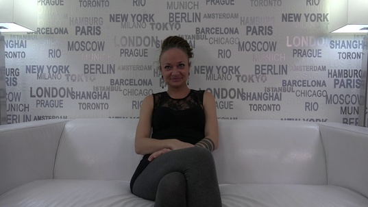 1. Download full pics of Petra (30) from czechcasting.com