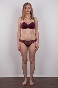 7. Download full pics of Lenka (30) from czechcasting.com