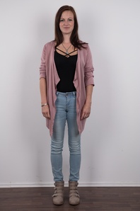 2. Download full pics of Zdena (28) from czechcasting.com