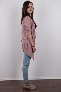 3. Download full pics of Zdena (28) from czechcasting.com