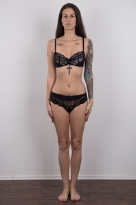 7. Download full pics of Alzbeta (34) from czechcasting.com