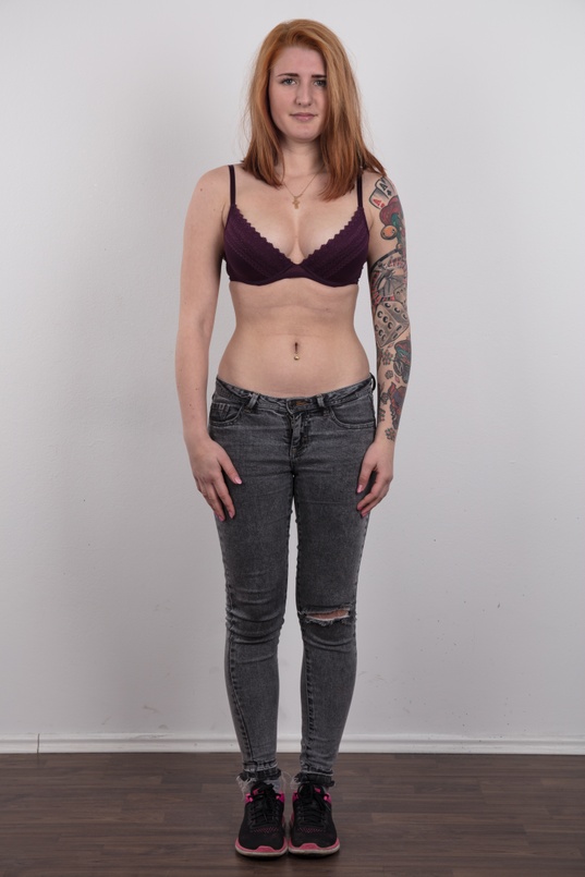 2. Download full pics of Nikola (19) from czechcasting.com