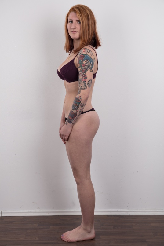 6. Download full pics of Nikola (19) from czechcasting.com