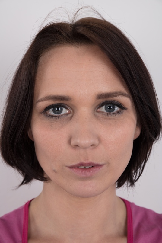 1. Download full pics of Eli (28) from czechcasting.com