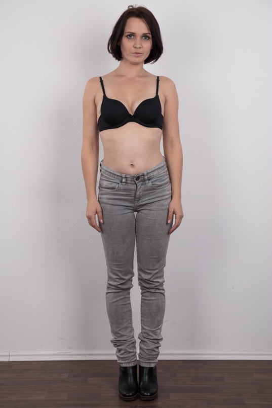 4. Download full pics of Eli (28) from czechcasting.com