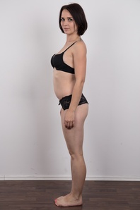 6. Download full pics of Eli (28) from czechcasting.com