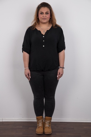 2. Download full pics of model Nikol (22) from czechcasting.com