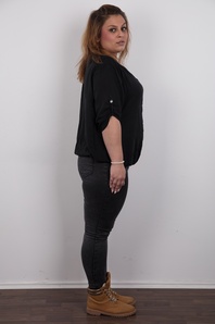 3. Download full pics of Nikol (22) from czechcasting.com