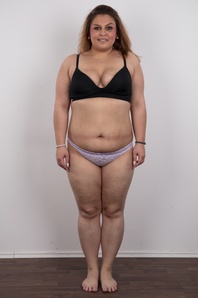 6. Download full pics of Nikol (22) from czechcasting.com