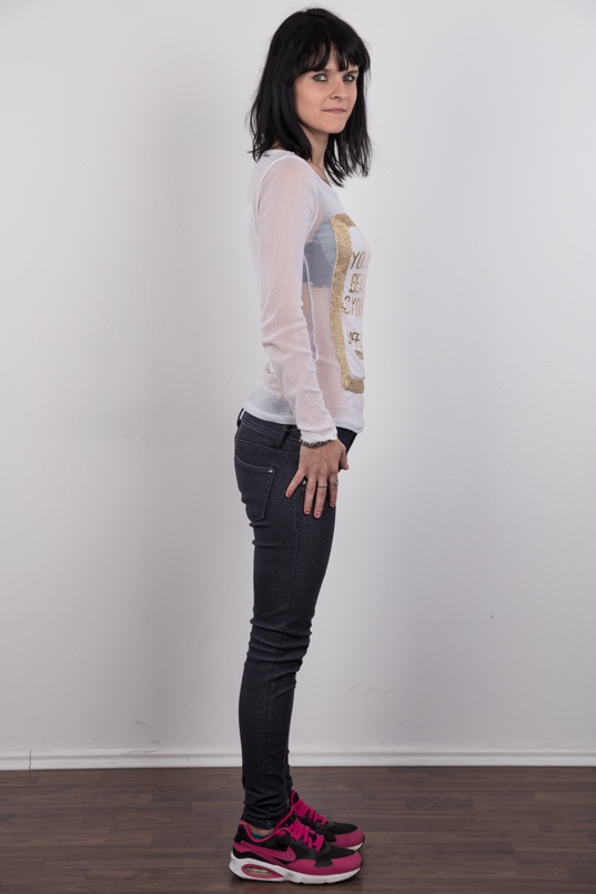 3. Download full pics of Katka (24) from czechcasting.com