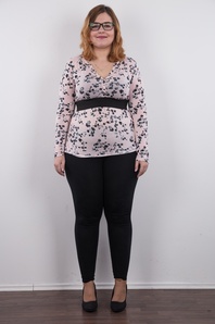 2. Download full pics of Karolina (21) from czechcasting.com