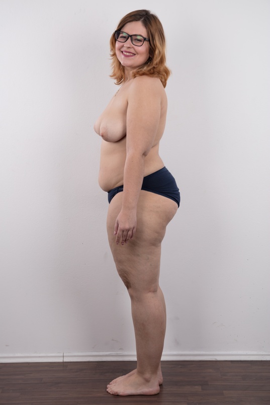 10. Download full pics of Karolina (21) from czechcasting.com