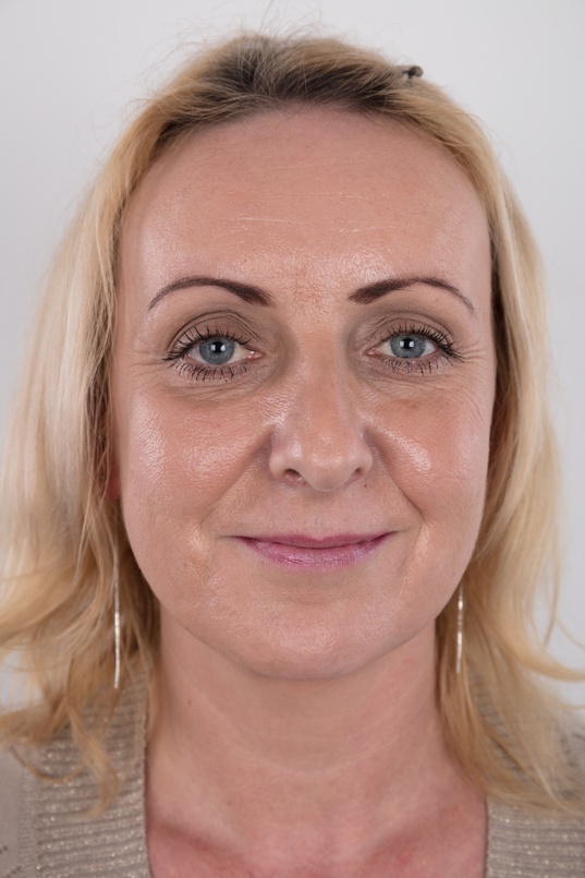 1. Download full pics of Gerlinda (43) from czechcasting.com