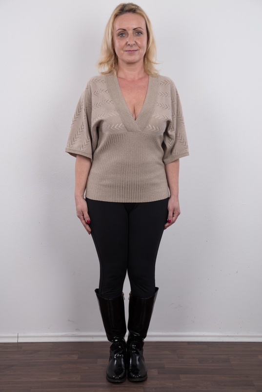 2. Download full pics of Gerlinda (43) from czechcasting.com